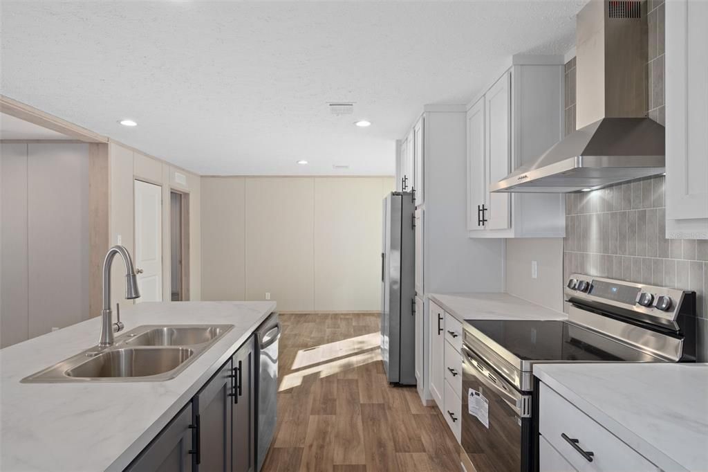 For Sale: $245,000 (3 beds, 2 baths, 1475 Square Feet)