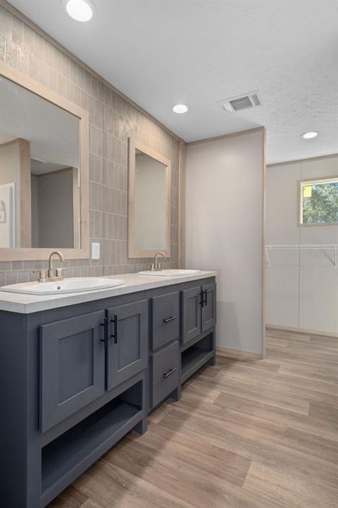 For Sale: $245,000 (3 beds, 2 baths, 1475 Square Feet)