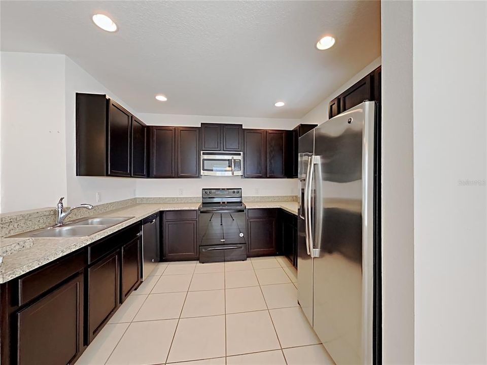For Rent: $1,750 (3 beds, 2 baths, 1598 Square Feet)