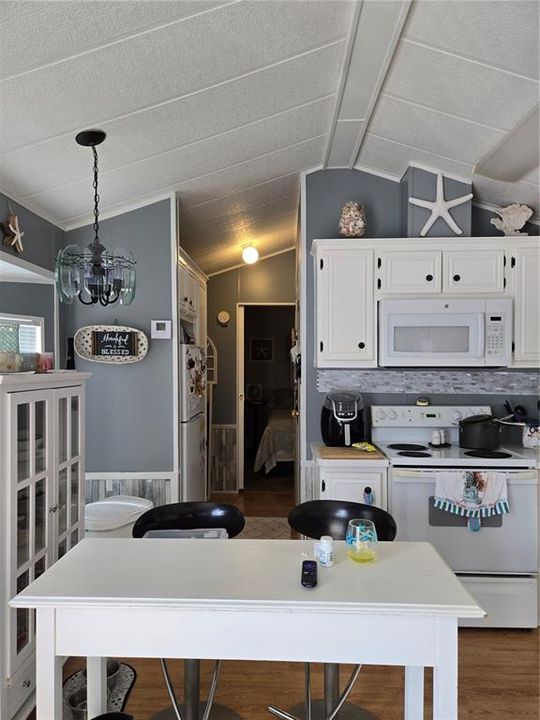 На продажу: $152,500 (2 спален, 1 ванн, 738 Квадратных фут)