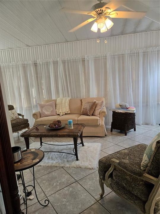 На продажу: $152,500 (2 спален, 1 ванн, 738 Квадратных фут)