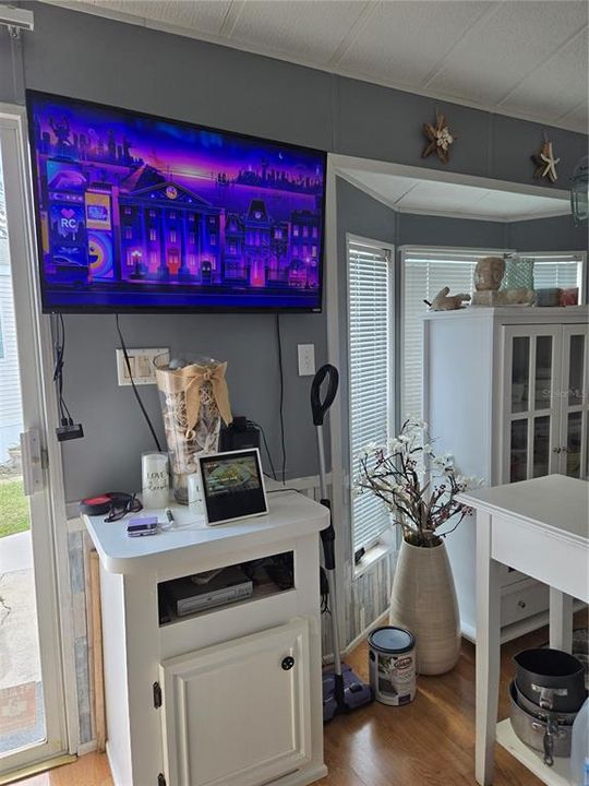 На продажу: $152,500 (2 спален, 1 ванн, 738 Квадратных фут)