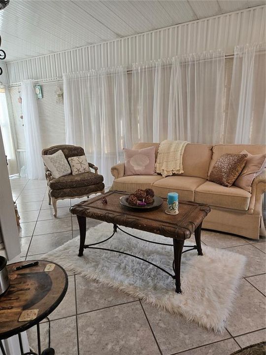 На продажу: $152,500 (2 спален, 1 ванн, 738 Квадратных фут)