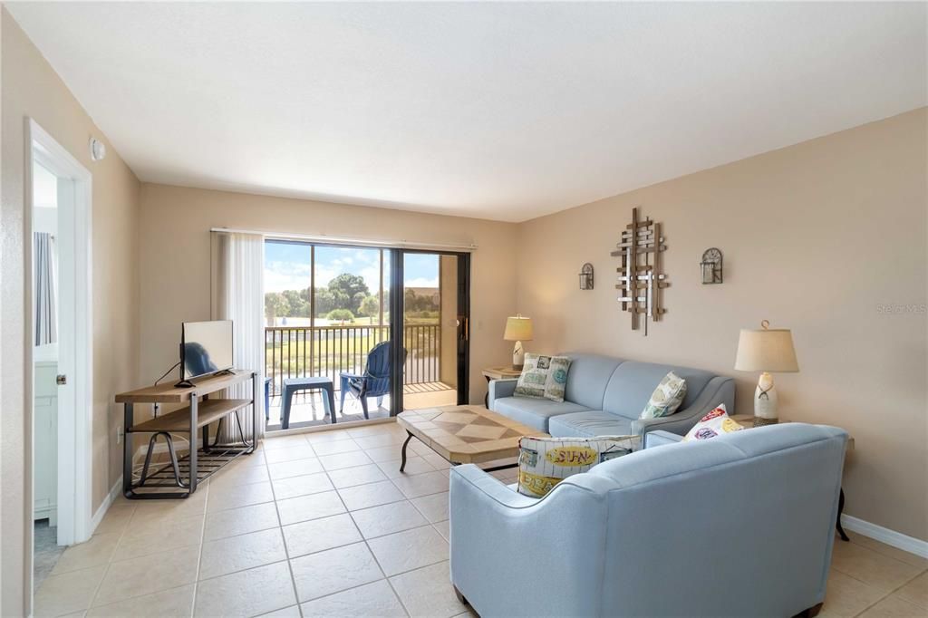 На продажу: $135,000 (2 спален, 2 ванн, 1153 Квадратных фут)