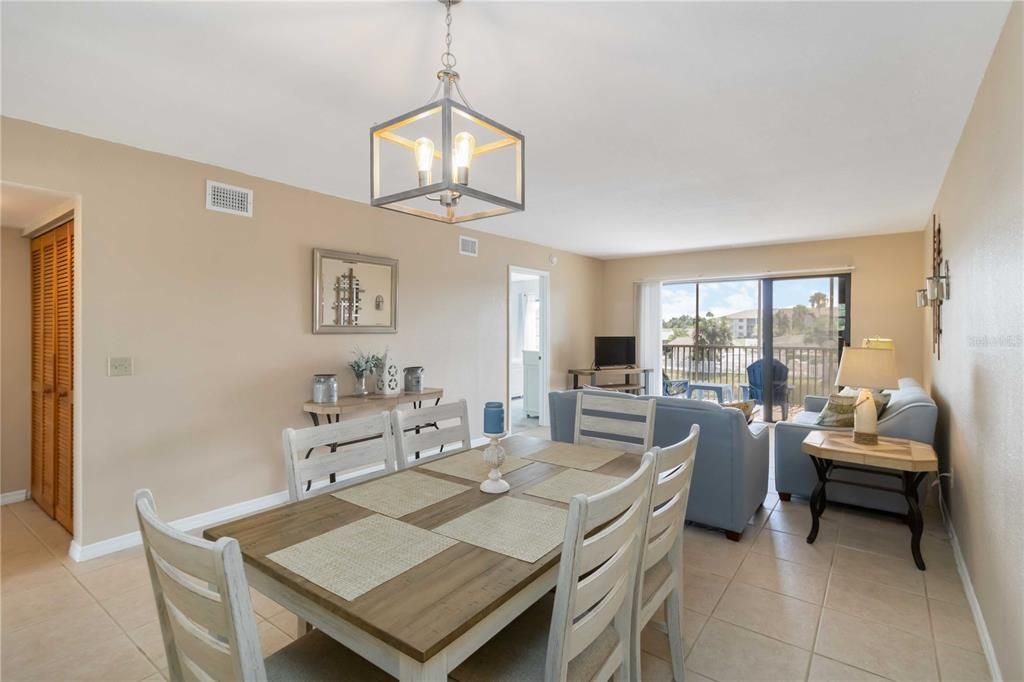 На продажу: $135,000 (2 спален, 2 ванн, 1153 Квадратных фут)