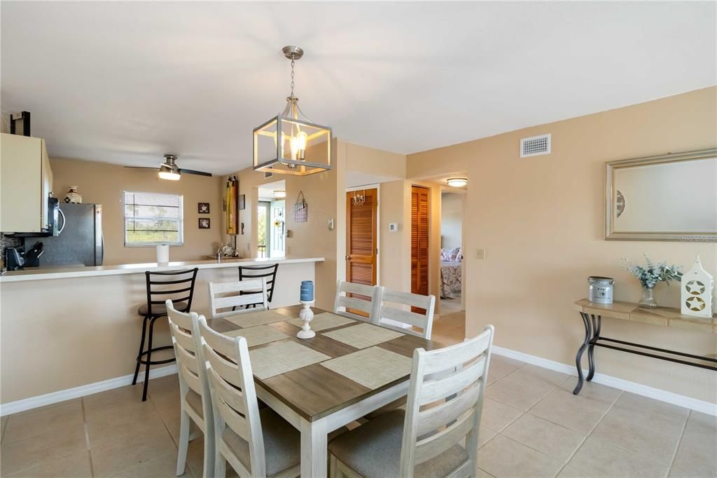 На продажу: $135,000 (2 спален, 2 ванн, 1153 Квадратных фут)