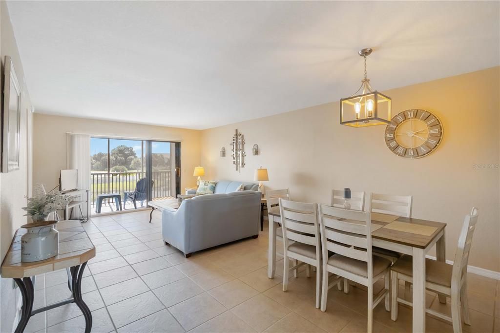 На продажу: $135,000 (2 спален, 2 ванн, 1153 Квадратных фут)