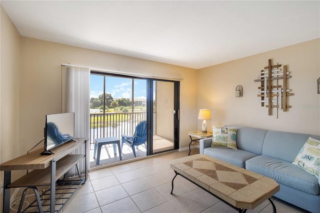 На продажу: $135,000 (2 спален, 2 ванн, 1153 Квадратных фут)