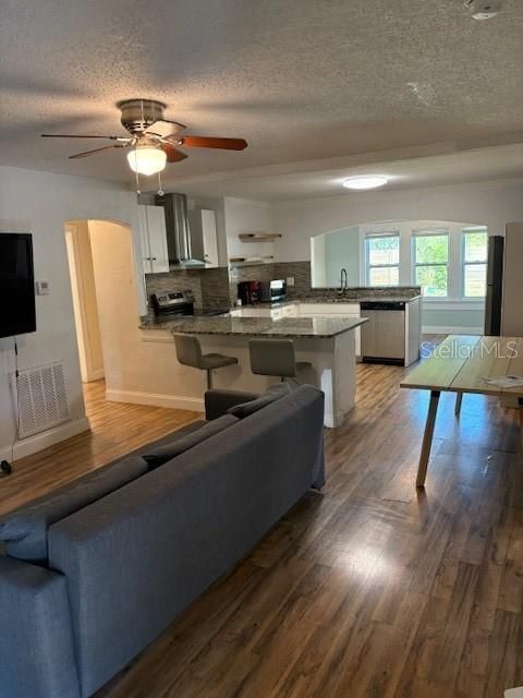 For Sale: $255,000 (3 beds, 2 baths, 1322 Square Feet)