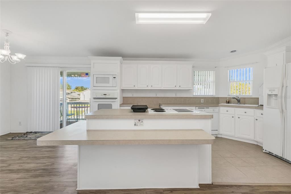 待售: $215,000 (2 贝兹, 2 浴室, 1404 平方英尺)