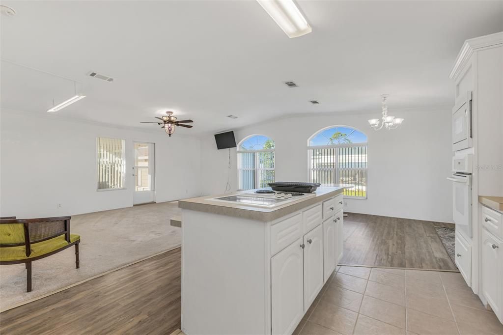 待售: $215,000 (2 贝兹, 2 浴室, 1404 平方英尺)