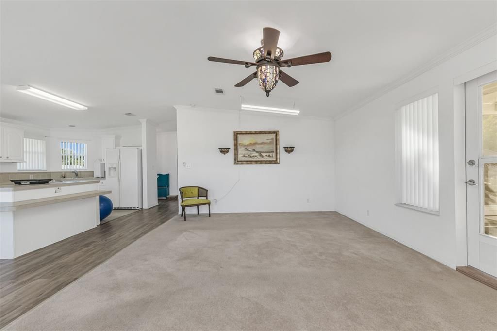 待售: $215,000 (2 贝兹, 2 浴室, 1404 平方英尺)