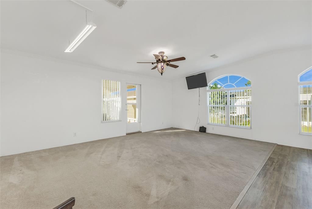 待售: $215,000 (2 贝兹, 2 浴室, 1404 平方英尺)