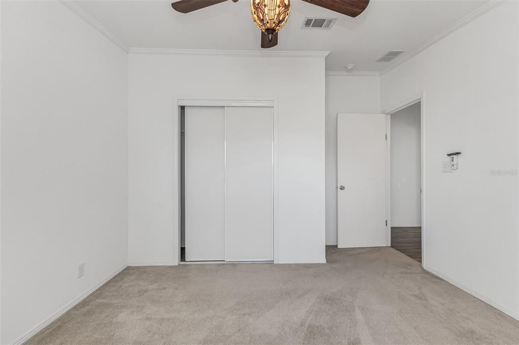 待售: $215,000 (2 贝兹, 2 浴室, 1404 平方英尺)