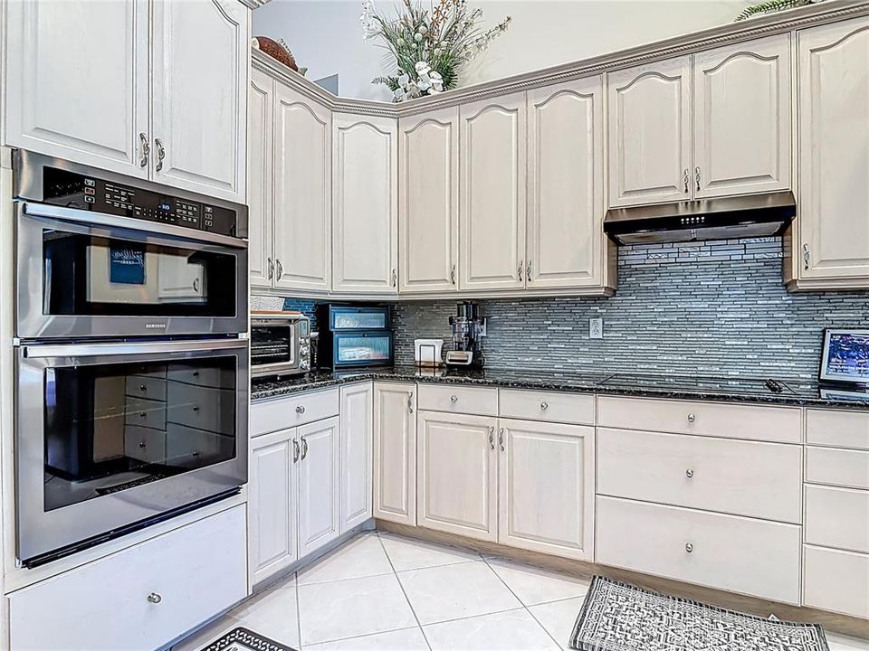 待售: $552,000 (3 贝兹, 2 浴室, 2348 平方英尺)