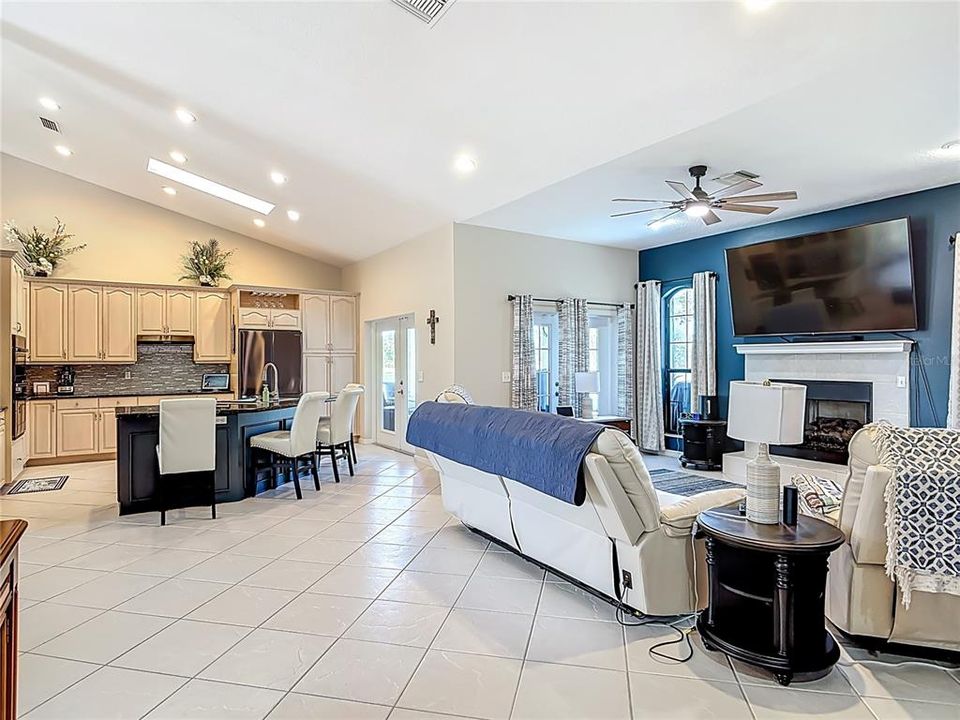 待售: $552,000 (3 贝兹, 2 浴室, 2348 平方英尺)