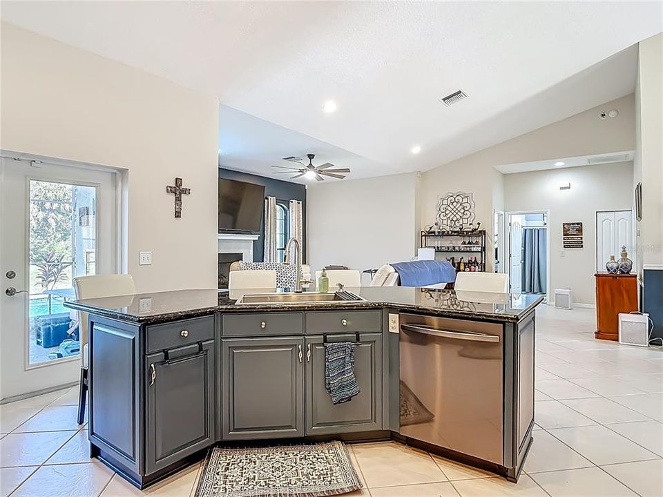 待售: $552,000 (3 贝兹, 2 浴室, 2348 平方英尺)