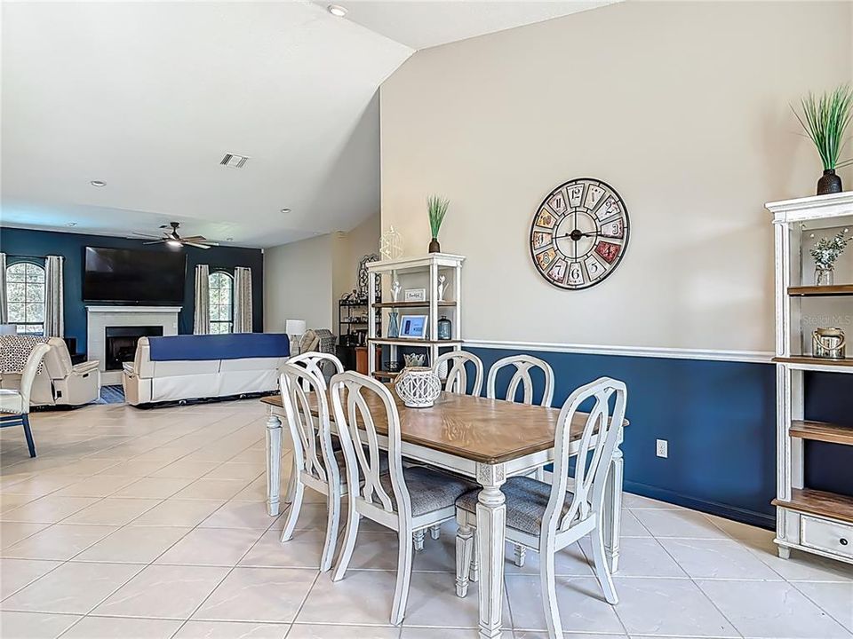 待售: $552,000 (3 贝兹, 2 浴室, 2348 平方英尺)