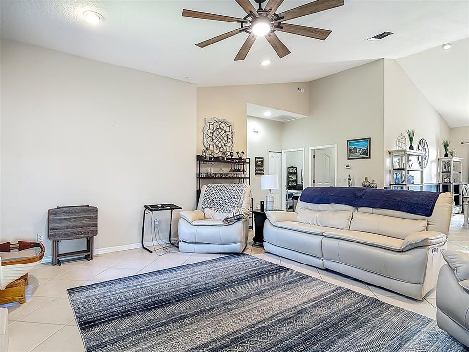 待售: $552,000 (3 贝兹, 2 浴室, 2348 平方英尺)