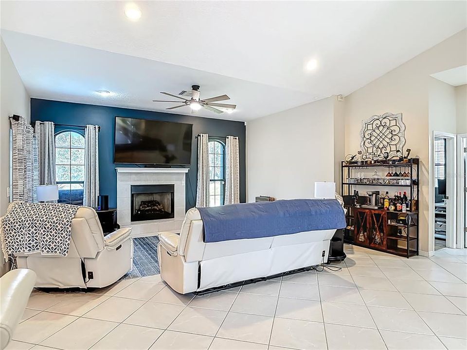 待售: $552,000 (3 贝兹, 2 浴室, 2348 平方英尺)