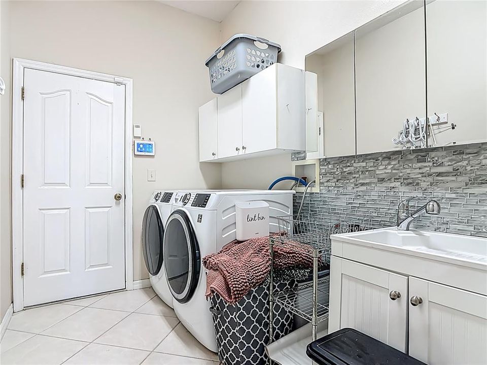 待售: $552,000 (3 贝兹, 2 浴室, 2348 平方英尺)