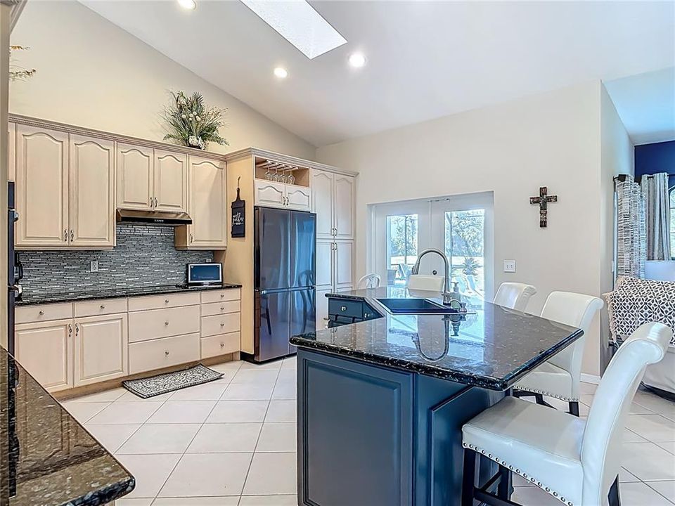 待售: $552,000 (3 贝兹, 2 浴室, 2348 平方英尺)