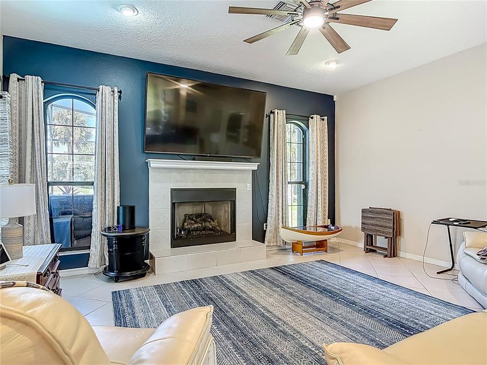 待售: $552,000 (3 贝兹, 2 浴室, 2348 平方英尺)