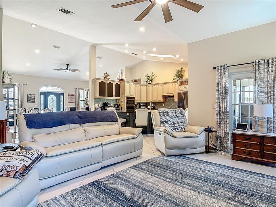 待售: $552,000 (3 贝兹, 2 浴室, 2348 平方英尺)