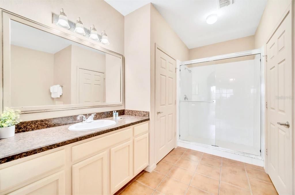 待售: $249,000 (2 贝兹, 2 浴室, 1203 平方英尺)