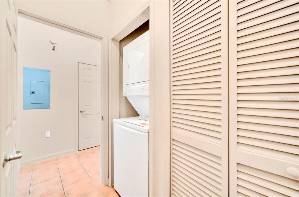 待售: $249,000 (2 贝兹, 2 浴室, 1203 平方英尺)