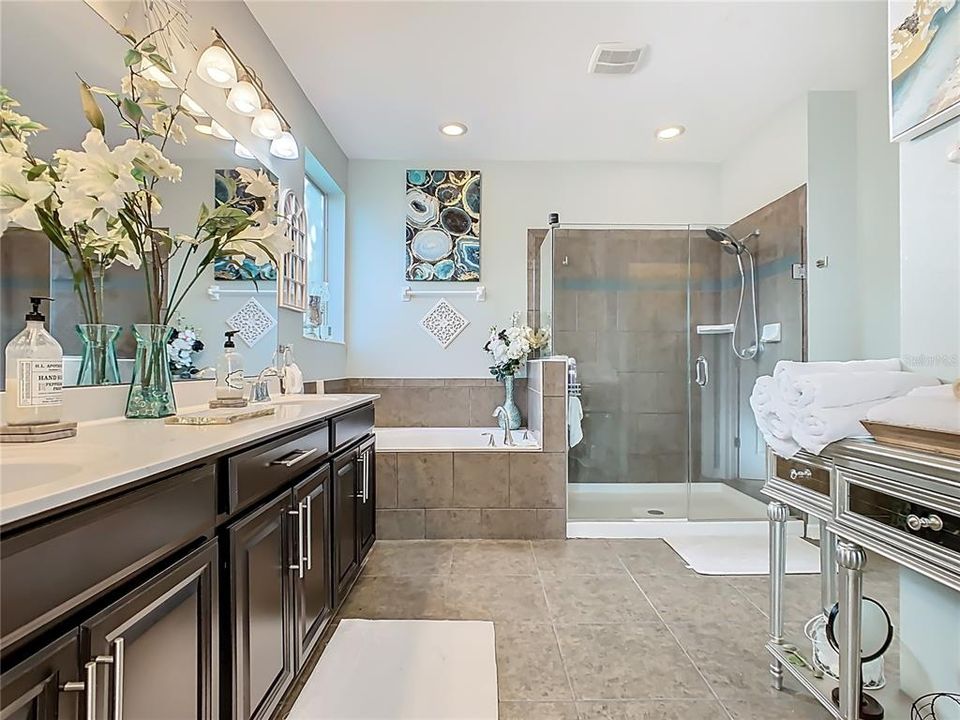 На продажу: $520,000 (5 спален, 4 ванн, 3824 Квадратных фут)