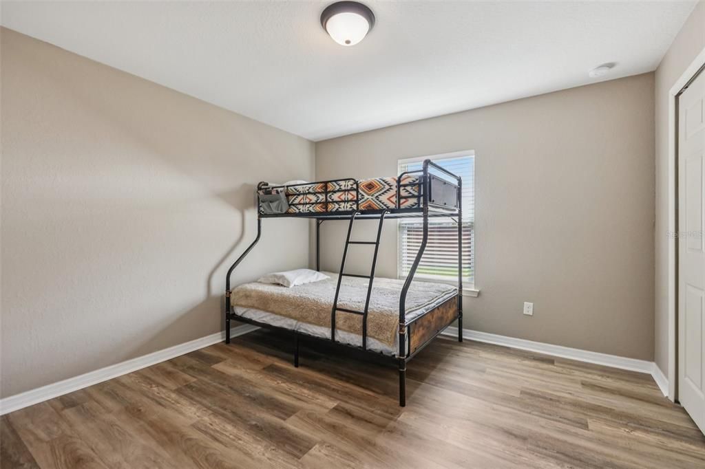 For Sale: $285,000 (3 beds, 2 baths, 1352 Square Feet)