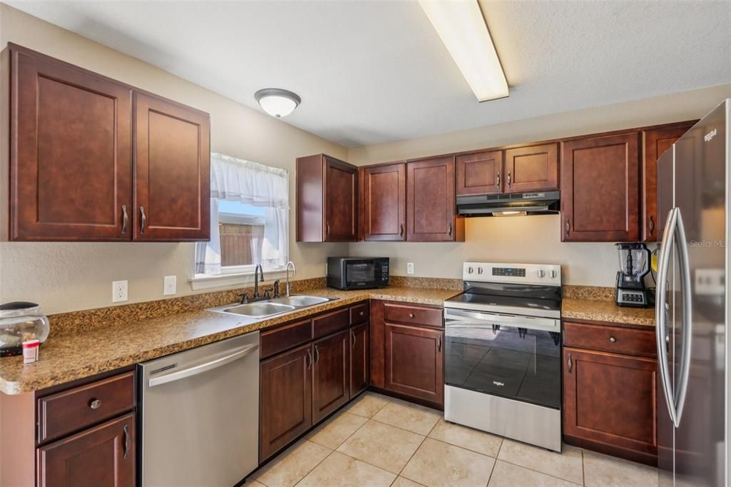 For Sale: $285,000 (3 beds, 2 baths, 1352 Square Feet)