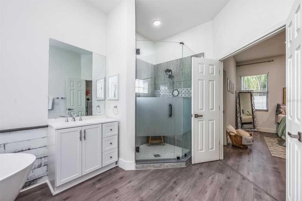 For Sale: $600,000 (4 beds, 2 baths, 2635 Square Feet)