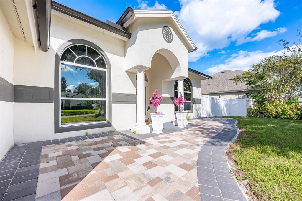 For Sale: $600,000 (4 beds, 2 baths, 2635 Square Feet)