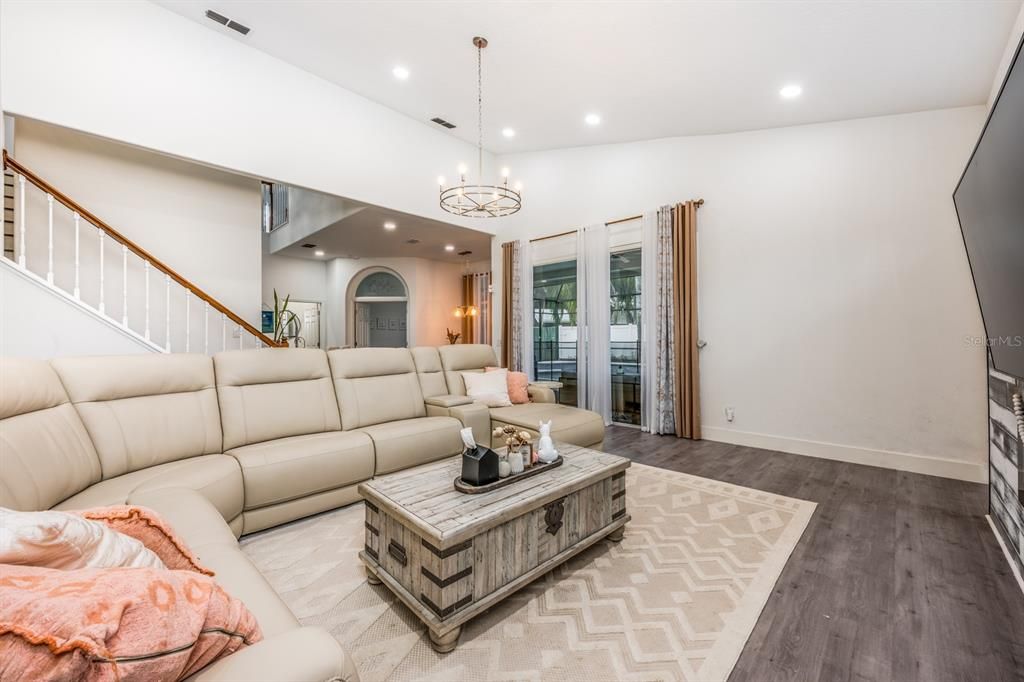 For Sale: $600,000 (4 beds, 2 baths, 2635 Square Feet)