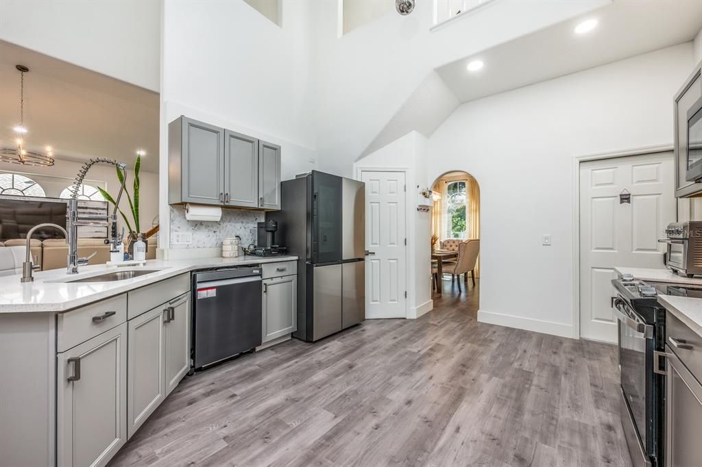 For Sale: $600,000 (4 beds, 2 baths, 2635 Square Feet)