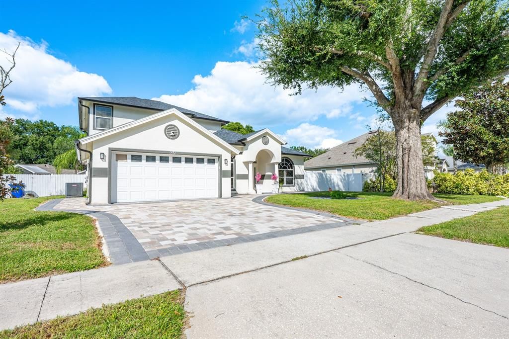For Sale: $600,000 (4 beds, 2 baths, 2635 Square Feet)