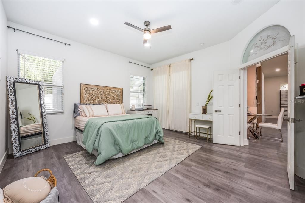 For Sale: $600,000 (4 beds, 2 baths, 2635 Square Feet)