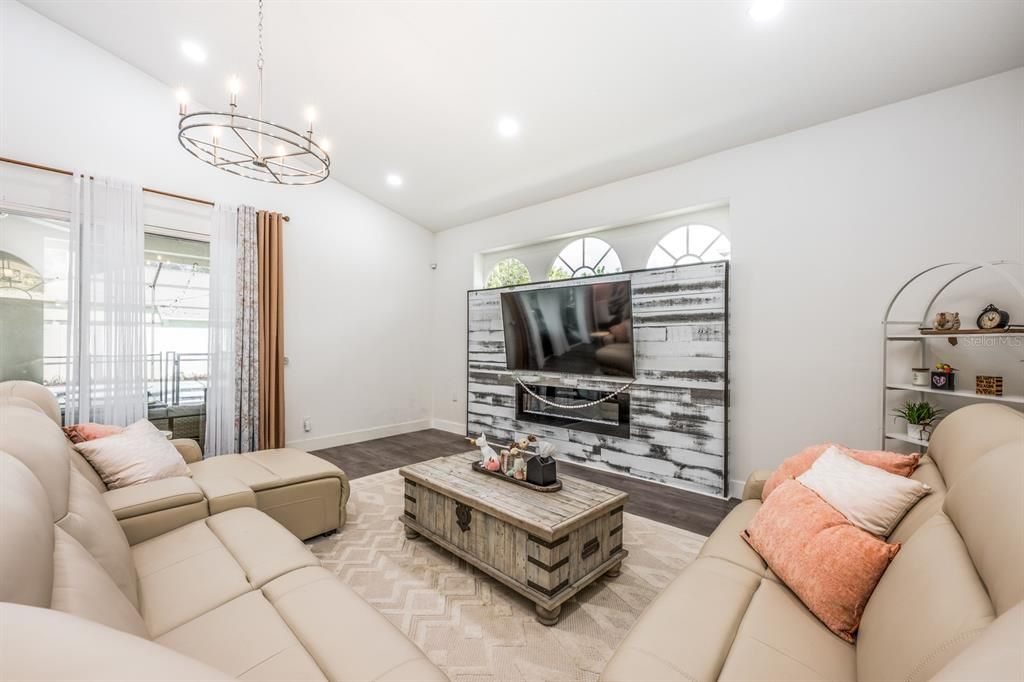 For Sale: $600,000 (4 beds, 2 baths, 2635 Square Feet)