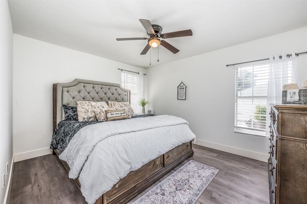 For Sale: $600,000 (4 beds, 2 baths, 2635 Square Feet)