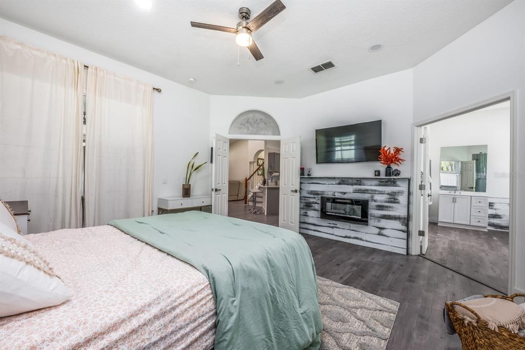 For Sale: $600,000 (4 beds, 2 baths, 2635 Square Feet)