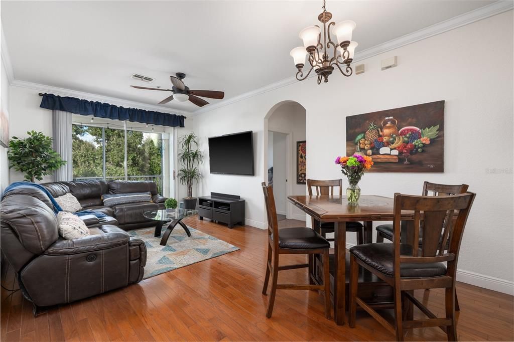 合同活跃: $229,000 (3 贝兹, 2 浴室, 1208 平方英尺)