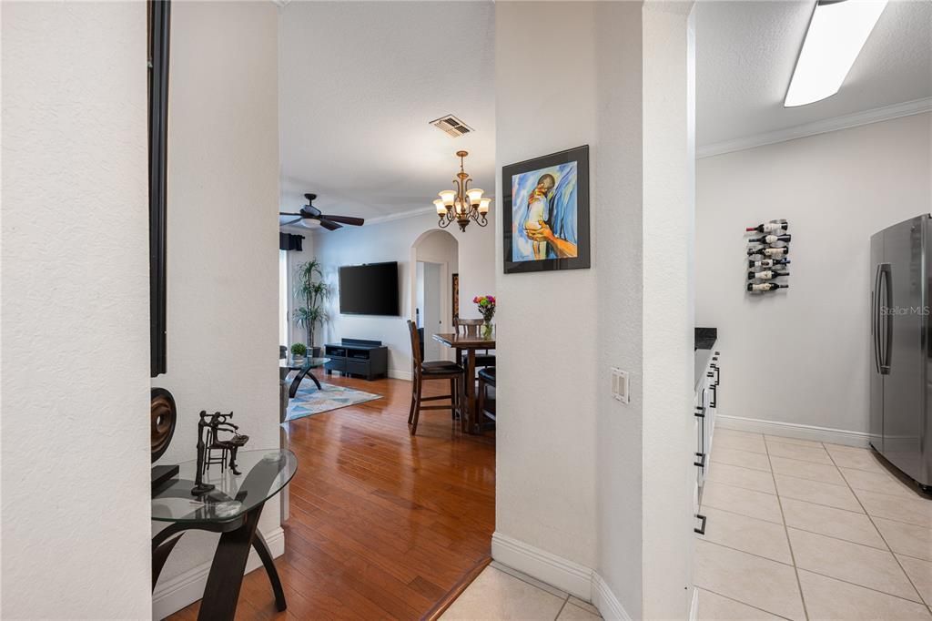 合同活跃: $229,000 (3 贝兹, 2 浴室, 1208 平方英尺)