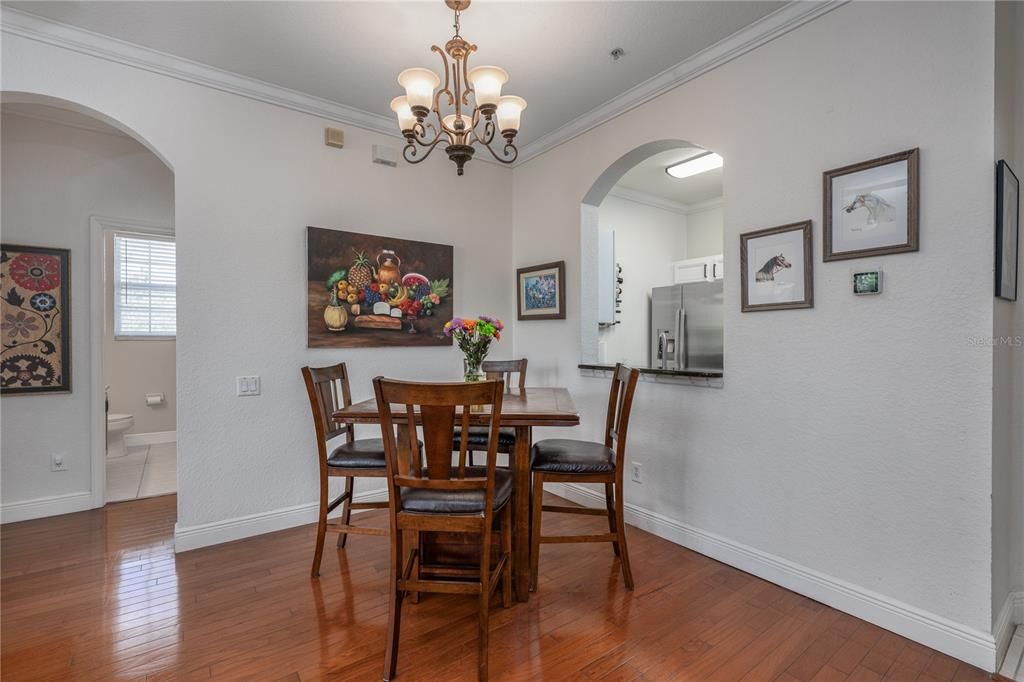 合同活跃: $229,000 (3 贝兹, 2 浴室, 1208 平方英尺)