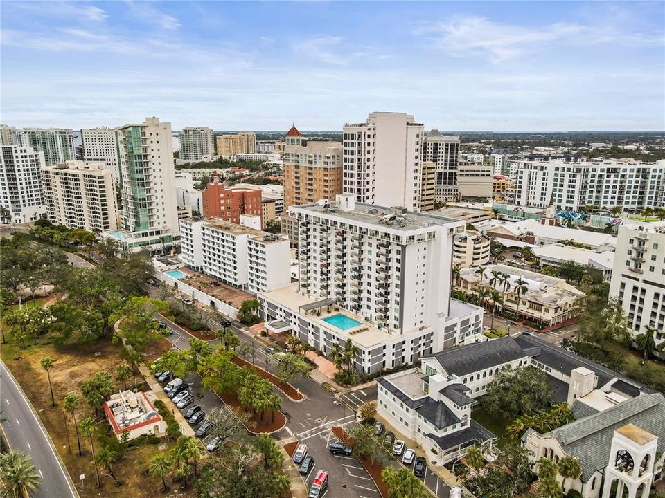 待售: $499,000 (1 贝兹, 2 浴室, 985 平方英尺)