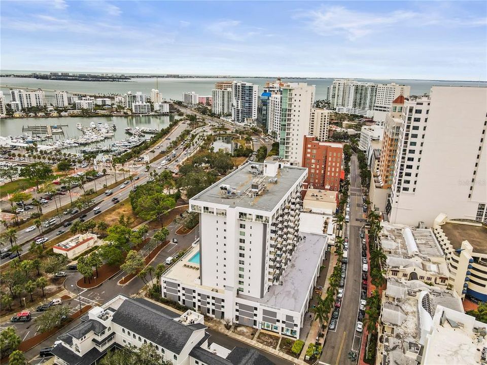 待售: $499,000 (1 贝兹, 2 浴室, 985 平方英尺)