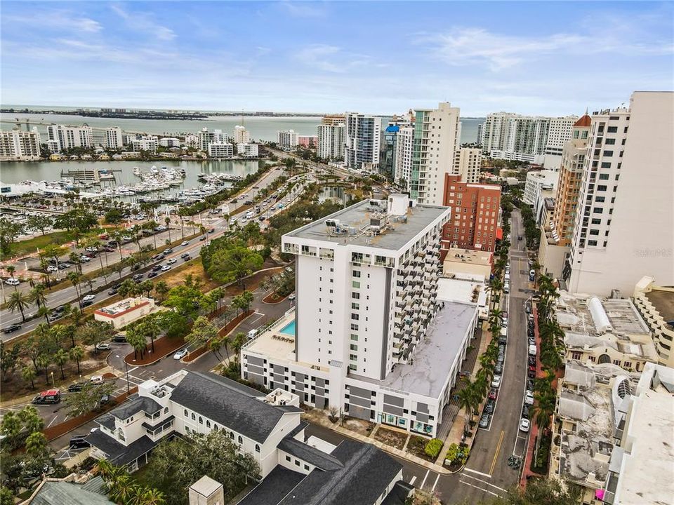 待售: $499,000 (1 贝兹, 2 浴室, 985 平方英尺)