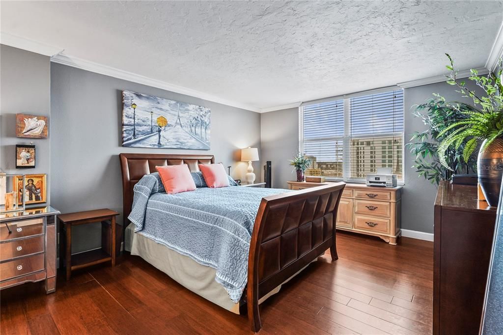 待售: $499,000 (1 贝兹, 2 浴室, 985 平方英尺)