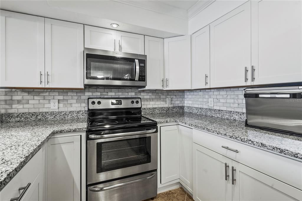 待售: $499,000 (1 贝兹, 2 浴室, 985 平方英尺)